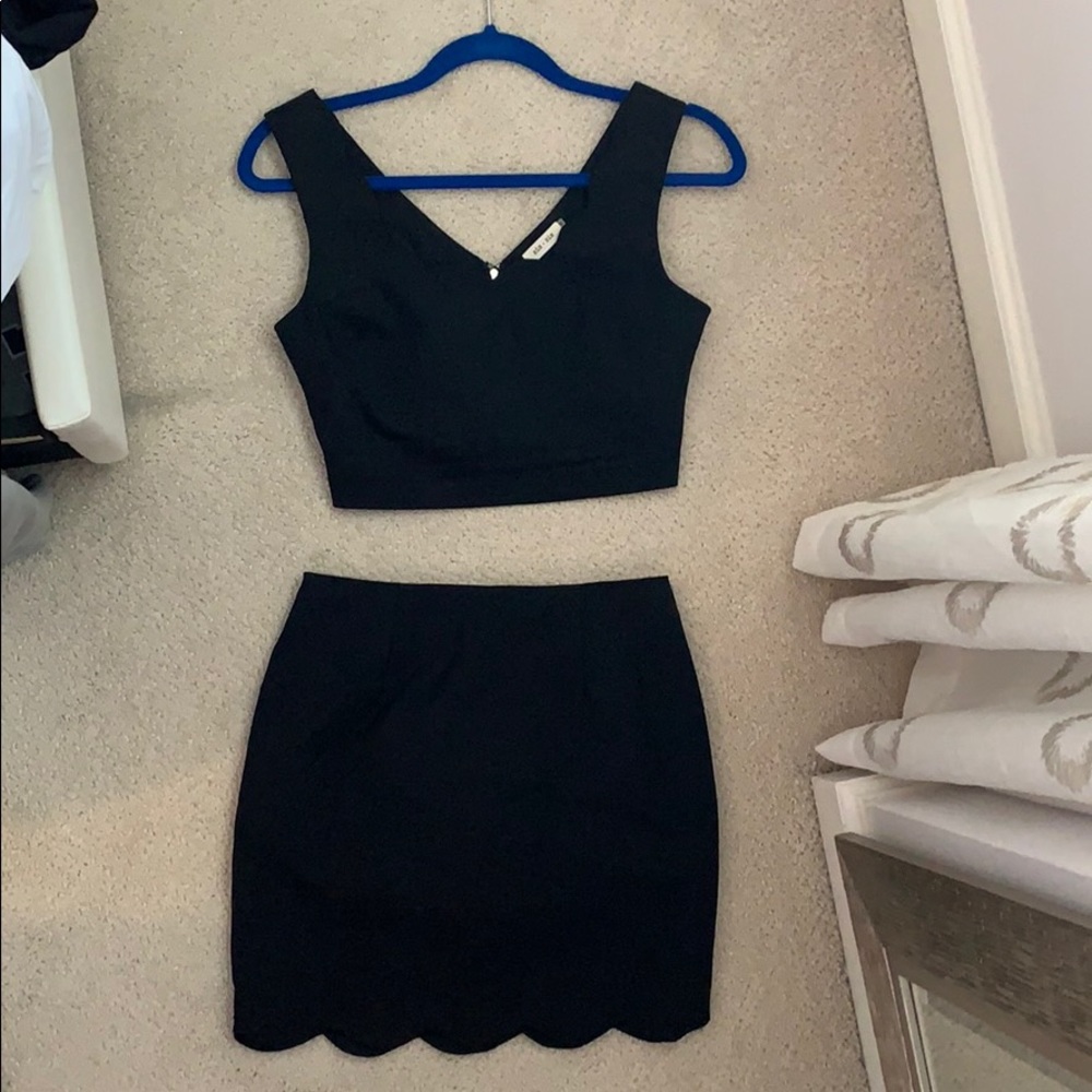 Black 2 Piece Set - Picture 3 of 3